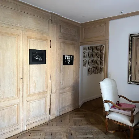 100m2 Flat D'artiste Bed & Breakfast *