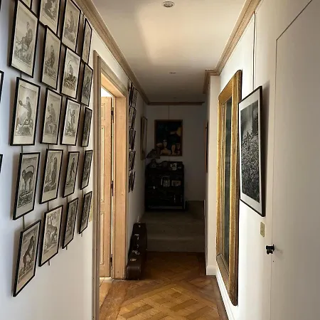 100m2 Flat D'artiste Bed & Breakfast *