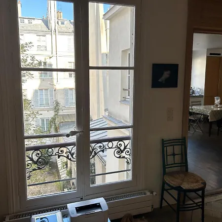 100m2 Flat D'artiste Bed & Breakfast *