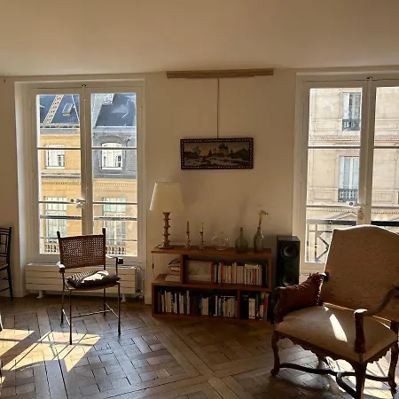 100m2 Flat D'artiste Bed & Breakfast *