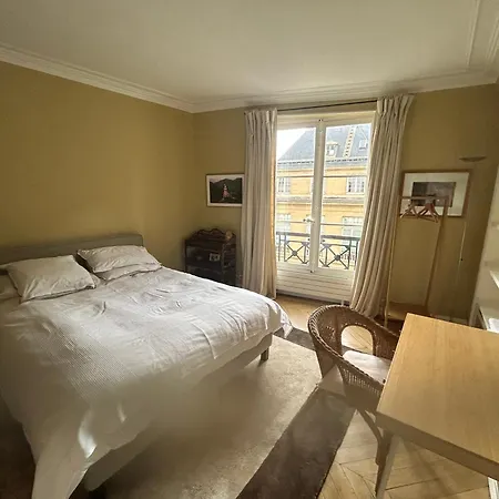 100m2 Flat D'artiste Bed & Breakfast